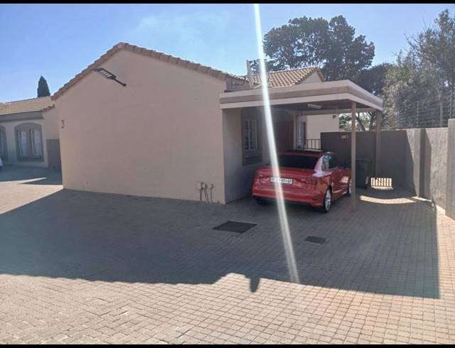 3 BEDROOM TOWNHOUSE FOR SALE IN THERESA PARK